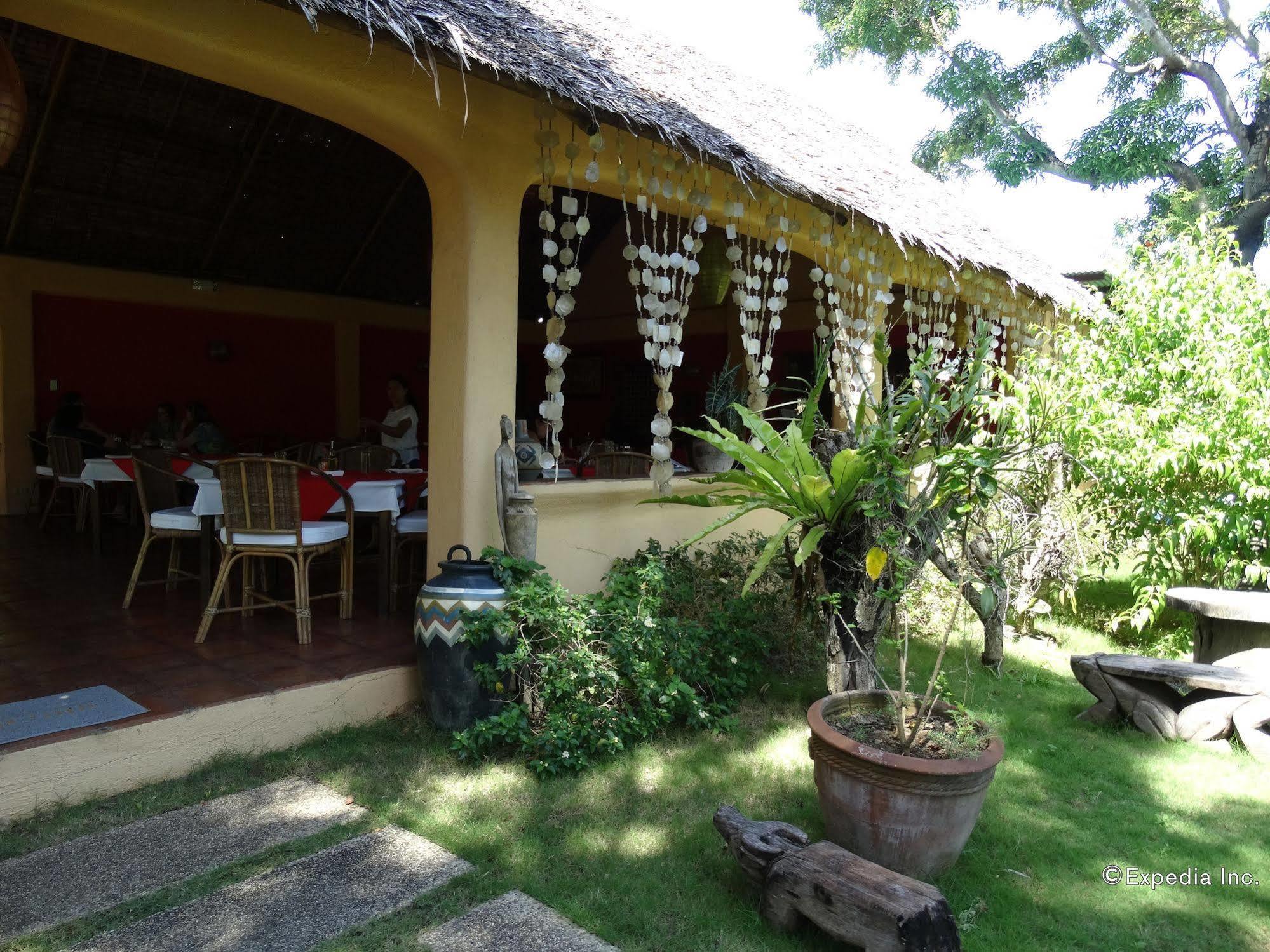 Hibiscus Garden 3*