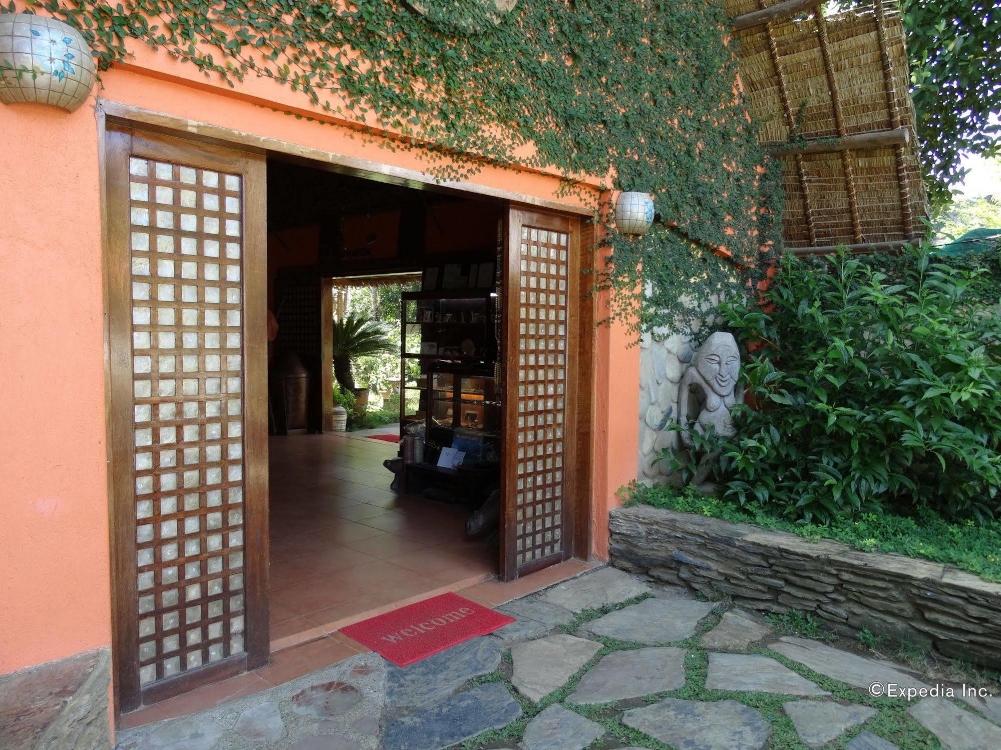 Hibiscus Garden 3*