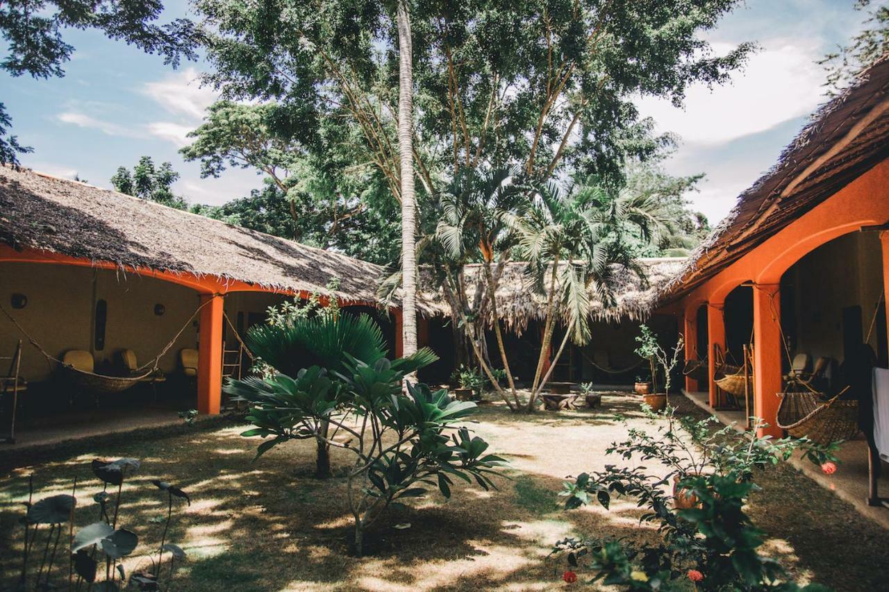 Hibiscus Garden 3*
